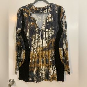 Beautiful Alberto Makali New York tunic cute detailing on the front Vneck size L